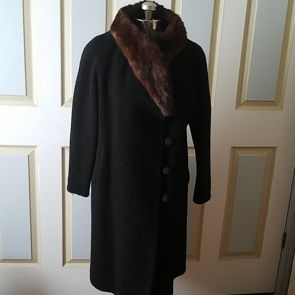 Gorgeous VTG ‘60s  Black Wool Coat w Mink Collar